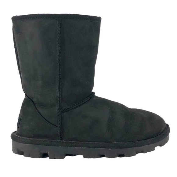UGG Essential Short Boot Black Leather Natural Wool Lining Winter Boot Size 5 - Picture 1 of 6